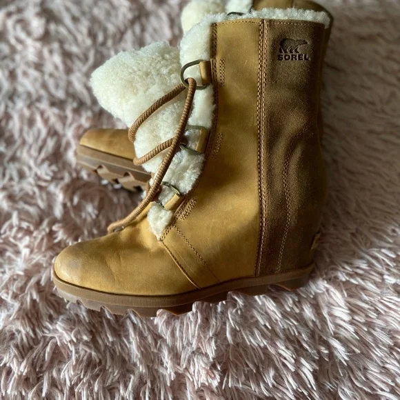 Sorel Wedge Boots, size 9, brand new, never been worn - Picture 5 of 6